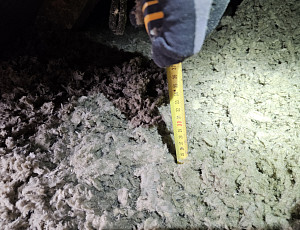 Zateplení stropu rodinného domu pomocí foukané izolace